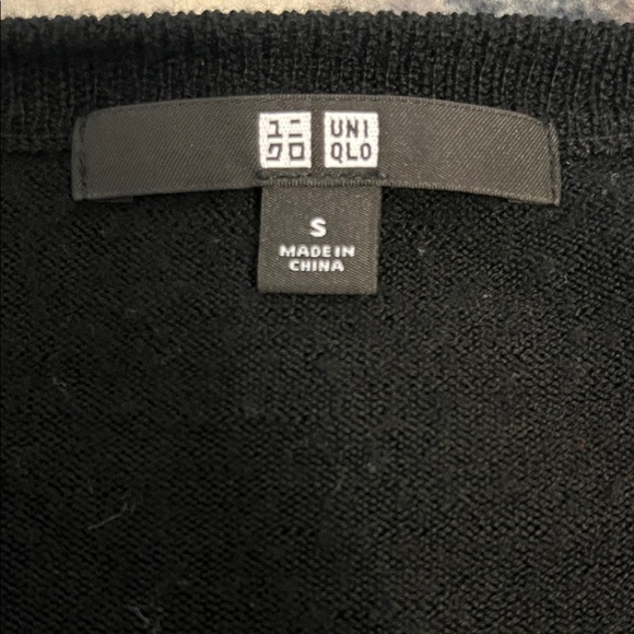 Uniqlo black wool cardigan Sweater - Picture 2 of 2